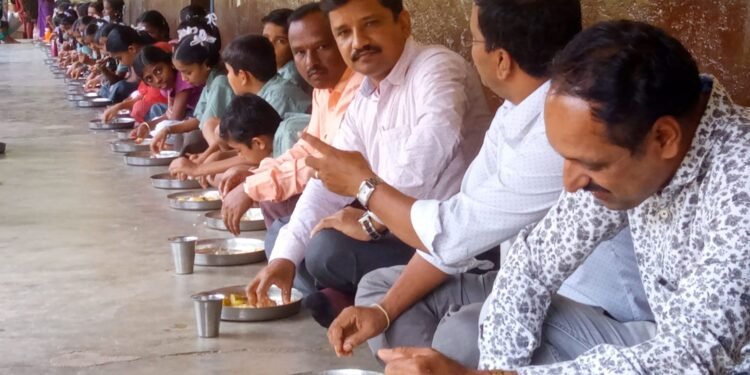 ಇಂದಿನಿಂದ ಮಕ್ಕಳಿಗೆ ಬಿಸಿಯೂಟದ ಜೊತೆ ಮೊಟ್ಟೆ, ಚಿಕ್ಕಿ | ಮಾವಿನಕೊಪ್ಪದಲ್ಲಿ ಸಿ.ಆರ್.ಪ್ರವೀಣ್ ಚಾಲನೆ