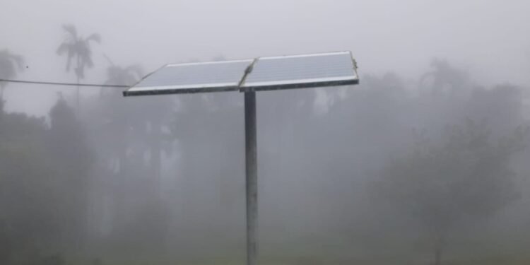 ದೇಶದ ಎಲ್ಲೆಡೆ ಸ್ವಾತಂತ್ರ್ಯ ಮಹೋತ್ಸವದ ಸಂಭ್ರಮ |  ಈ ಎರಡು ಕುಟುಂಬಗಳಿಗೆ ಎರಡು ತಿಂಗಳಿಂದ ಕತ್ತಲ ಭಾಗ್ಯ