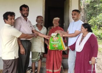 ಕಡುಬಡ ಕುಟುಂಬಗಳಿಗೆ ದಿನಸಿ‌ ಕಿಟ್ ವಿತರಣೆ | ರೆಡ್ ಕ್ರಾಸ್ ಸಂಸ್ಥೆಯ‌ ಕೊಡುಗೆ | ಕೆ.ಕೆ.ಅಶ್ವಿನಿಕುಮಾರ್