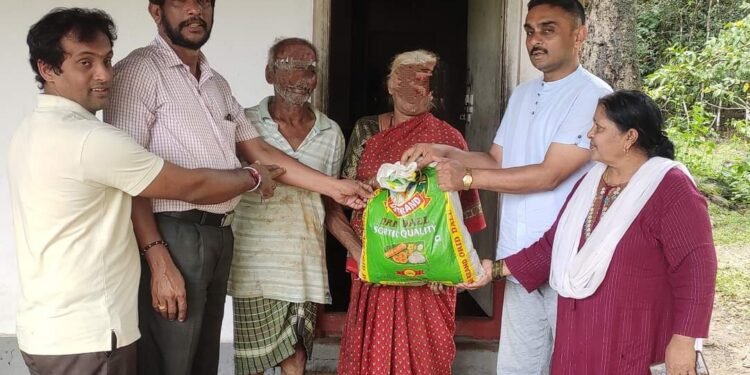 ಕಡುಬಡ ಕುಟುಂಬಗಳಿಗೆ ದಿನಸಿ‌ ಕಿಟ್ ವಿತರಣೆ | ರೆಡ್ ಕ್ರಾಸ್ ಸಂಸ್ಥೆಯ‌ ಕೊಡುಗೆ | ಕೆ.ಕೆ.ಅಶ್ವಿನಿಕುಮಾರ್