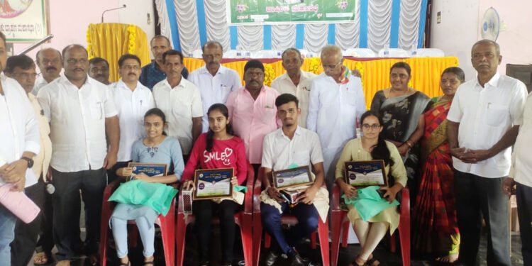 ರೂ.27 ಲಕ್ಷ ಲಾಭ ಗಳಿಸಿದ ಕಳೂರು ಸೊಸೈಟಿ | ಲಾಭಾಂಶ ಬೇಡ ಎಂದು ಗಮನಸೆಳೆದ ಸದಸ್ಯರು | ಈ‌ ನಿರ್ಧಾರಕ್ಕೆ ಋಣಿ ಎಂದ ಅಧ್ಯಕ್ಷ ವಿನಯಕುಮಾರ್