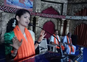 ವೀರ್ ಸಾವರ್ಕರ್ ಅಪ್ರತಿಮ‌ ದೇಶ ಭಕ್ತ | ಅವರ ಭಾವಚಿತ್ರಕ್ಕೆ ಅವಮಾನ.. ವಿಕೃತ ಮನಸ್ಸಿನ ಅನಾವರಣ | ರಿಪ್ಪನಪೇಟೆ ದಿಕ್ಸೂಚಿ ಭಾಷಣದಲ್ಲಿ ಚೈತ್ರಾ ಕುಂದಾಪುರ