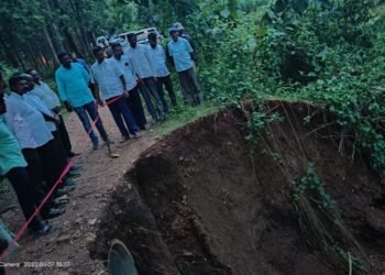 ಮಳೆ ಹಾನಿ ಪ್ರದೇಶಕ್ಕೆ ಶಾಸಕ ಹರತಾಳು ಹಾಲಪ್ಪ ಭೇಟಿ | ತುರ್ತು ಪರಿಹಾರ ಚೆಕ್ ವಿತರಣೆ