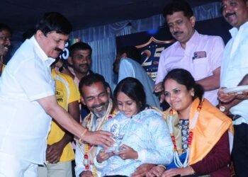 ಊರ ಹಬ್ಬವಾದ ಸರ್ಕಾರಿ ಶಾಲಾ ಬೆಳ್ಳಿಹಬ್ಬ | ಗೃಹ ಸಚಿವ ಆರಗರಿಂದ ರವಿ ಬಿದನೂರುರಿಗೆ ಸನ್ಮಾನ