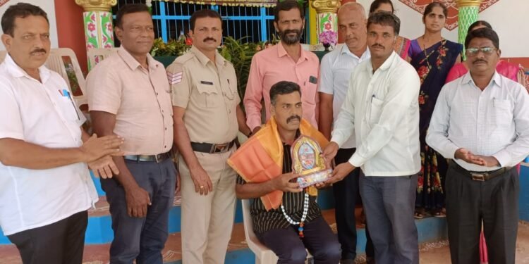 ರಾಜ್ಯ ಸರ್ಕಾರದ ಕರಾಟೆ ತರಭೇತಿಯ ಯಶಸ್ವಿ ಅನುಷ್ಠಾನ | ಕರಾಟೆ ಶಿಕ್ಷಕ ಹರೀಶ್ ಮಾಸ್ಟರ್ ಗೆ ಸನ್ಮಾನ