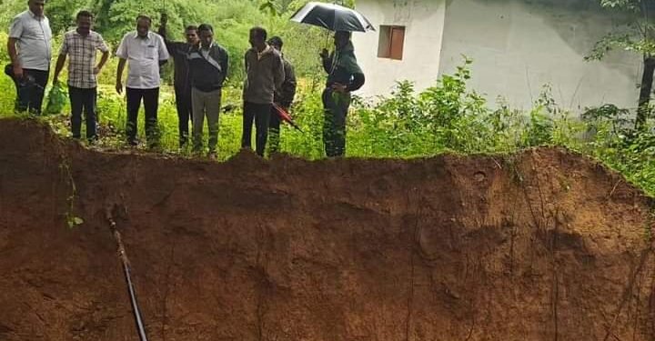 HOSANAGARA| ಮಳೆಹಾನಿ ಪ್ರದೇಶಗಳಿಗೆ ಜಿಲ್ಲಾ ಪಂಚಾಯತಿ ಮಾಜಿ ಅಧ್ಯಕ್ಷ ಕಲಗೋಡು ರತ್ನಾಕರ ಭೇಟಿ- ಅಗತ್ಯ ಕ್ರಮಕ್ಕೆ ಅಧಿಕಾರಿಗಳಿಗೆ ಸೂಚನೆ