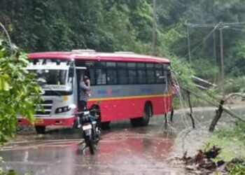 HOSANAGARA| ಸರ್ಕಾರಿ KSRTC ಬಸ್ ಮೇಲೆ ಎರಗಿದ ವಿದ್ಯುತ್ ಕಂಬ