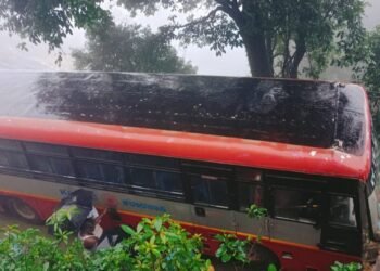 ಡಿಸೇಲ್ ಖಾಲಿಯಾಗಿ ಹುಲಿಕಲ್ ಘಾಟ್ ರಸ್ತೆ ಮೇಲೆ ನಿಂತ ಉಡುಪಿ ತೆರಳುತ್ತಿದ್ದ KSRTC ಬಸ್ಸು! ಒಂದು ಗಂಟೆ ಕಾಲ ಅಲ್ಲೇ ನಿಂತ ಬಸ್ಸು!