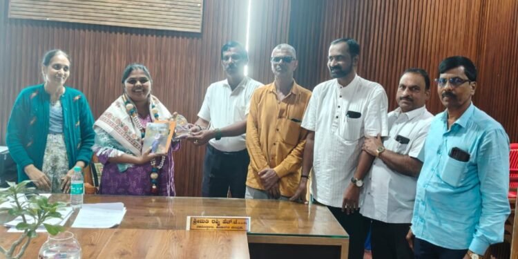 ಹೊಸನಗರ| ಸಾಗರಕ್ಕೆ ವರ್ಗಾವಣೆಗೊಂಡ ತಹಶೀಲ್ದಾರ್ ರಶ್ಮೀ‌ಹಾಲೇಶ್ ರಿಗೆ ಕಸಾಪ ಗೌರವ