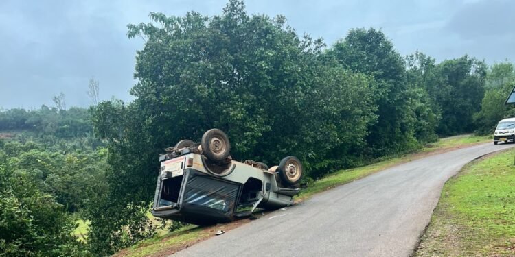 ಕೊಡಚಾದ್ರಿಗೆ ಹೋಗುತ್ತಿದ್ದ ಜೀಪ್ ಪಲ್ಟಿ | ಕೇರಳ ಮೂಲದ ಭಕ್ತರಿದ್ದ ಜೀಪ್ | ಸಣ್ಣಪುಟ್ಟ ಗಾಯ