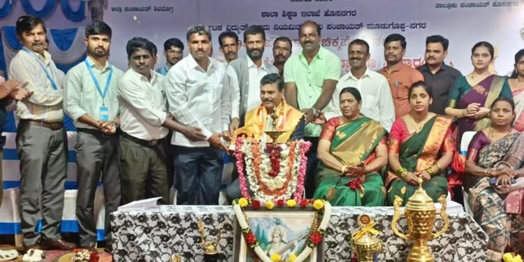 ಕೆನರಾಬ್ಯಾಂಕಿನಿಂದ ಚಿಕ್ಕಪೇಟೆ ಪ್ರೌಢಶಾಲೆಗೆ ರೂ.1.35 ಲಕ್ಷ ಪೀಠೋಪಕರಣ ಮತ್ತು ಯುಪಿಎಸ್ ಕೊಡುಗೆ